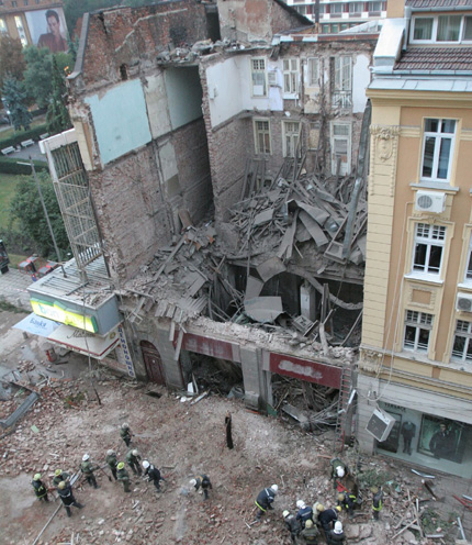 2 момичета убити от рухнала сграда в центъра на София