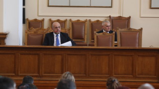 Без бомбастични изказвания за срещата в Москва, иска Дончев