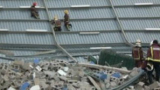 Трагедия! Четири деца загинаха след срутване на тавана на спортен център