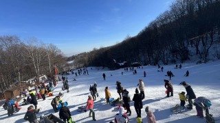 Настоящият стопанин на хижа Бонсови поляни Иван Попов и членовете