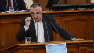 В тази зала е имало много нелепи хора но днес