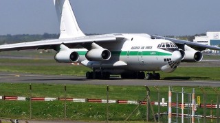 Военен самолет в който според различни данни е имало между