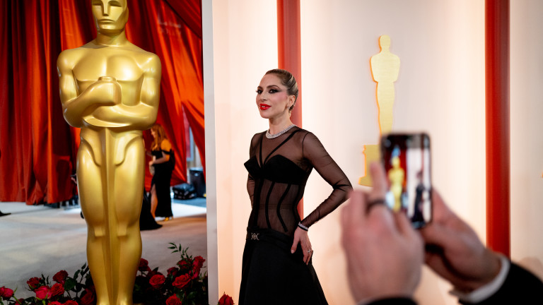 Как Лейди Гага изненада всички на Оскарите