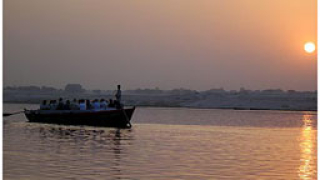 Лодка с около 70 нелегални имигранти потъна в Егейско море