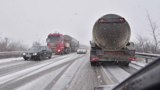 Температурите са между -21 и -5 градуса, отвориха Котленския проход