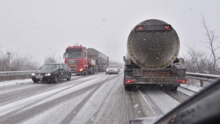 Температурите са между -21 и -5 градуса, отвориха Котленския проход 