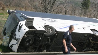 Пътнически автобус се е обърнал на автомагистрала Тракия в района на