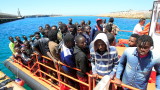  Испания избави към 1000 мигранти от морето за 2 дни 