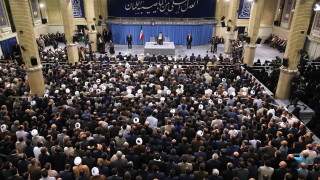 Върховният лидер на Иран аятолах Али Хаменеи предупреди че иранците