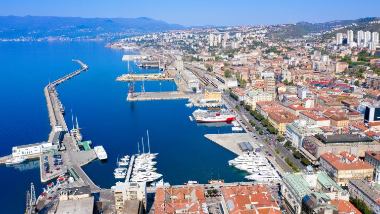 Пътища за &euro;20 милиарда и избори на хоризонта: Какво стои зад мащабния план за Централна Европа?