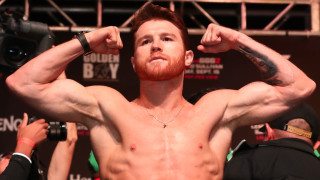 Двубоят в средна категория между Саул Канело Алварес и Джермел Чарло