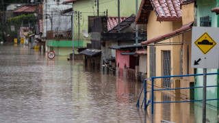 Свлачища и проливни дъждове в Южна Бразилия убиха най малко двама