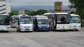 С четирите автобуса и с колите на мисията в Киев