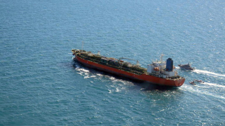 Иран задържа петролен танкер в Персийския залив