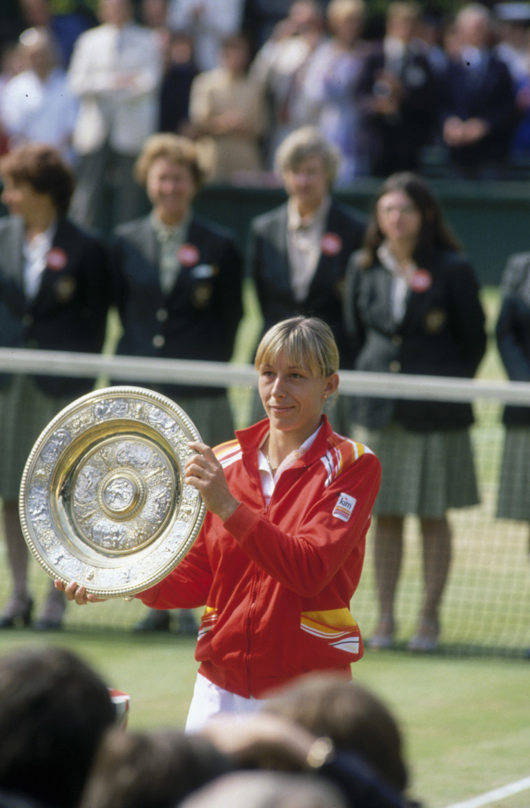 Мартина Навратилова с титлата от Wimbledon през 1982 г.