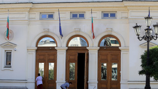 От сдружение Зограф искат културният министър Боил Банов да глоби