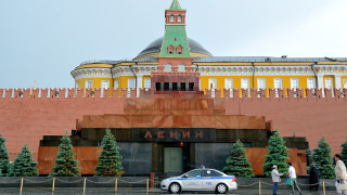 Събаряните на Запад паметници предизвикаха размисъл за съветските статуи в Русия и Украйна