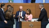 Заседанието на НС започна с караници между Киселова и "Възраждане" и две почивки