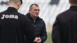 Старши треньорът на Славия Златомир Загорчич говори пред медиите след