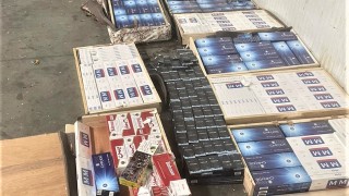 Откриха контрабандни цигари скрити в картини в товарен автомобил на