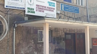 Преподаватели от столичната Професионална гимназия по облекло са останали изключително
