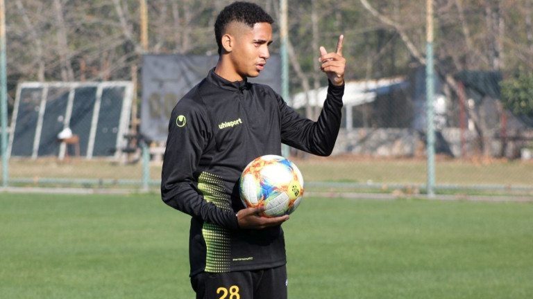 Бразилец пристигна на проби в Ботев (Пловдив)