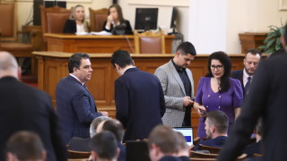 Докато не се очерта коалиция такава се оформи в пленарна