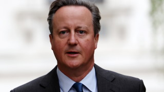 Британският външен министър Дейвид Камерън предупреди бунтовниците хуси в Йемен