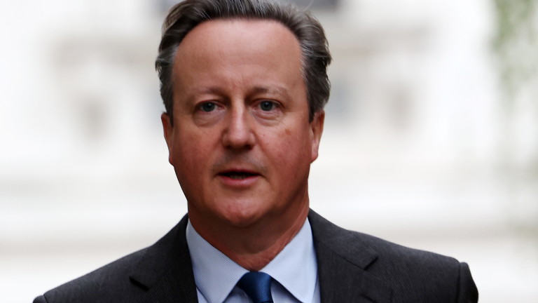 Британският външен министър Дейвид Камерън предупреди бунтовниците хуси в Йемен,