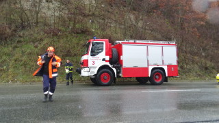 Дъждът активира свлачища в страната и предизвика аварии и затруднения