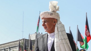 Афганистанският президент Ашраф Гани напусна страната след като талибански бойци
