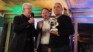 Легендата на Барселона и българския национален отбор Христо Стоичков получи