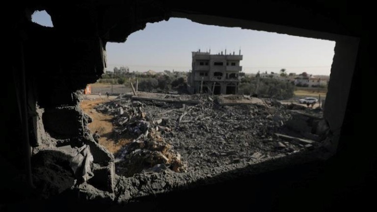 Боевете продължават и днес около главната болница в Газа, съобщава