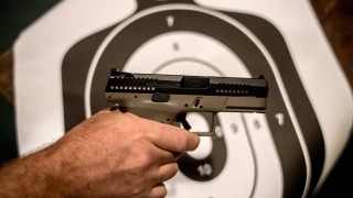 В Русия ученици се обучават да стрелят по Зеленски и Байдън