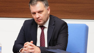Петцифрени бонуси и 60% празен щат: Найденов иска отстраняването на шефа на Агенцията по вписванията