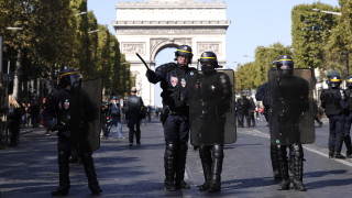 Полицията във Франция на протест срещу забраната за душене на задържани