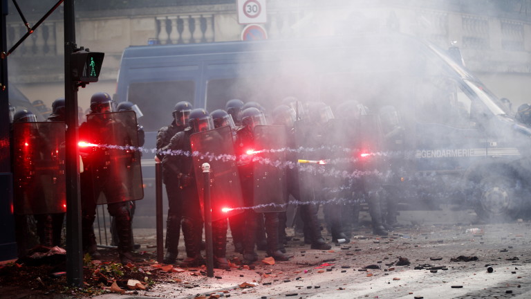 19 ранени и 30 задържани на протест на медици в Париж 