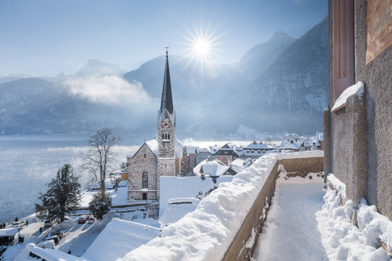 Ясните зимни дни са сред плюсовете на Халщат