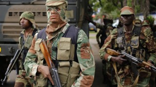 Мугабе и армията търсят изход от кризата
