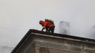 Пожар е избухнал на покрива на ОУ Душо Хаджидеков в