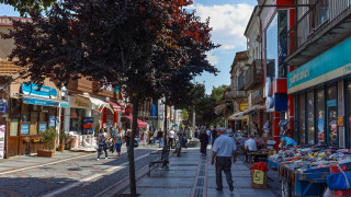 Табели на български език в магазините в Одрин възмутиха кмета на града