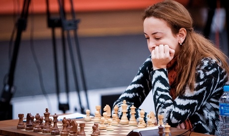 Утре Стефанова започва защитата на световната си титла по ускорен шах