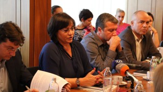 Спуснат е отнякъде човек непрозрачно необсъждано не чухме да е