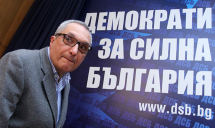 „Пари срещу доверие” поискал Костов от Надежда