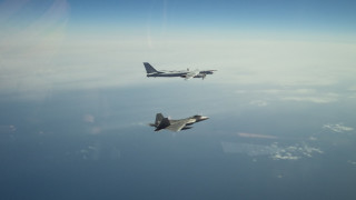 Втори пореден ден F-22 на САЩ прихващат руски бомбардировачи и Су-35 в Аляска 