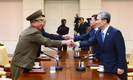 Двете Кореи преговарят без резултат, Пхенян насочи десантни катери на юг