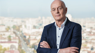 След одобрение от всички регулаторни органи Франк Янсен официално встъпва