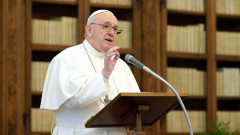 Папа Франциск осъди ракетните удари срещу Украйна