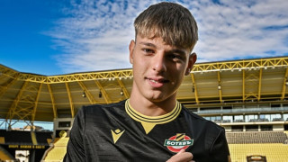 Атакуващият полузащитник на Ботев Пловдив Самуил Цонов е попаднал в полезрението