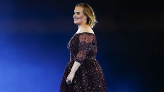 Адел празнува в стил "Титаник"